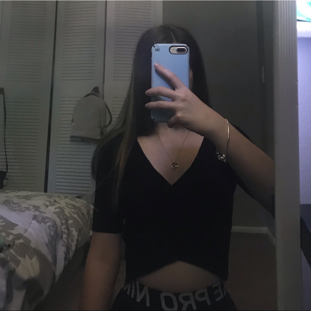 Hollister cross top